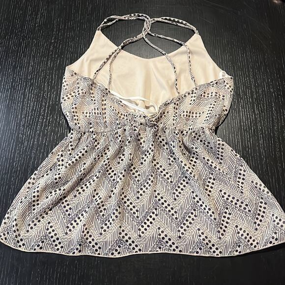 New Tower Flowy Sleeveless blouse size Large - Picture 4 of 5